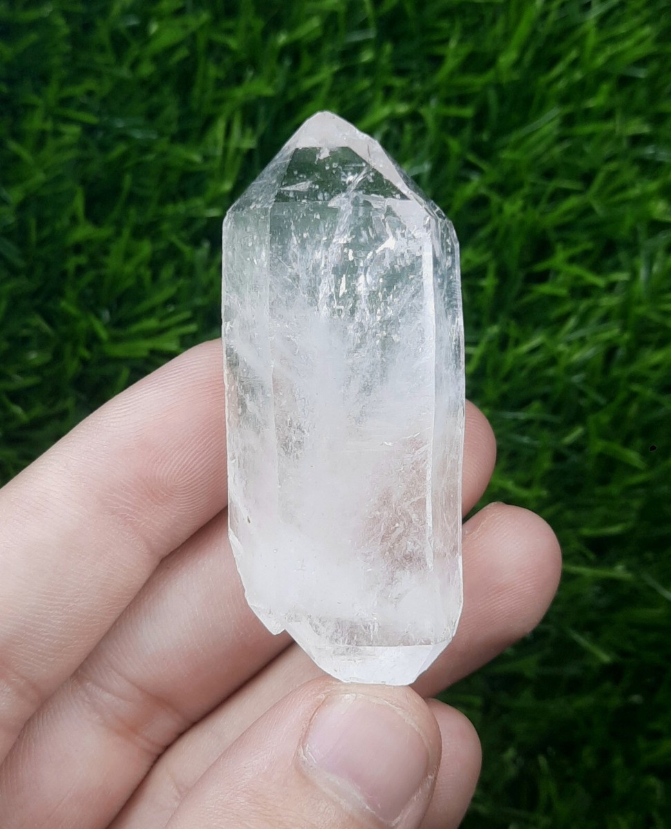 Double-terminated clear Balochistan diamond quartz crystal from Pakistan
